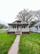 Building Photo - 922 N Lawrence St