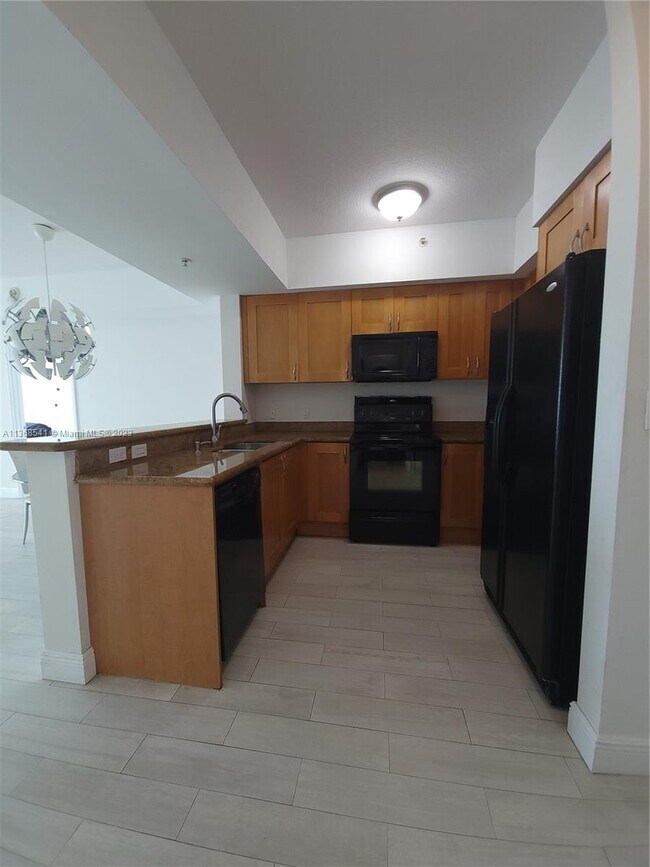 Building Photo - 1745 E Hallandale Beach Blvd