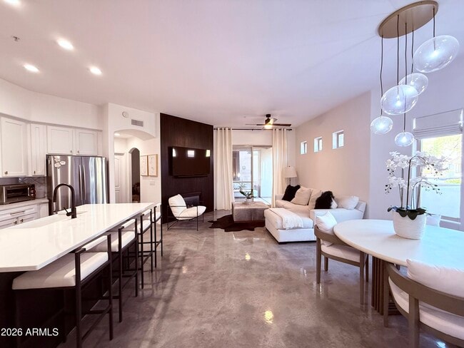 Foto del edificio - 11000 N 77th Pl