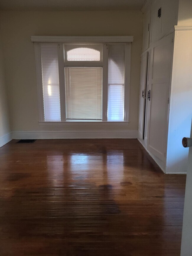 Building Photo - 415 Hammond Ave