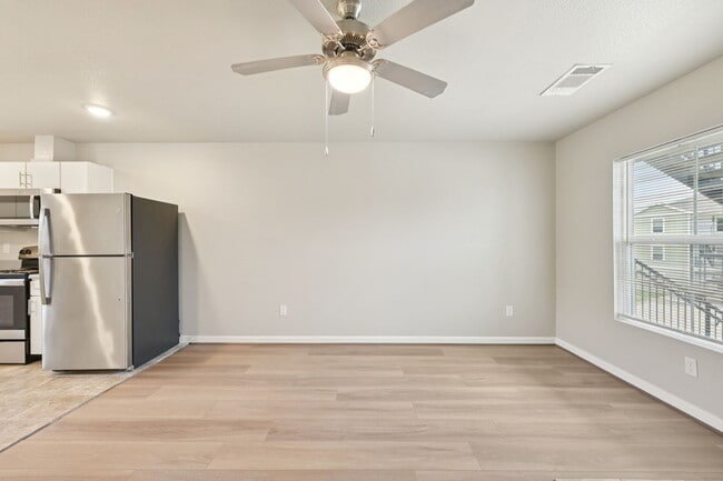 Building Photo - Creekside Haven