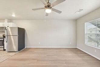 Building Photo - Creekside Haven