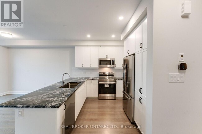Building Photo - 744 Maverick Cres