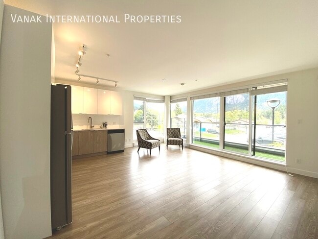 Building Photo - Modern 2 Bed, 2 Bath Condo in the Heart of...