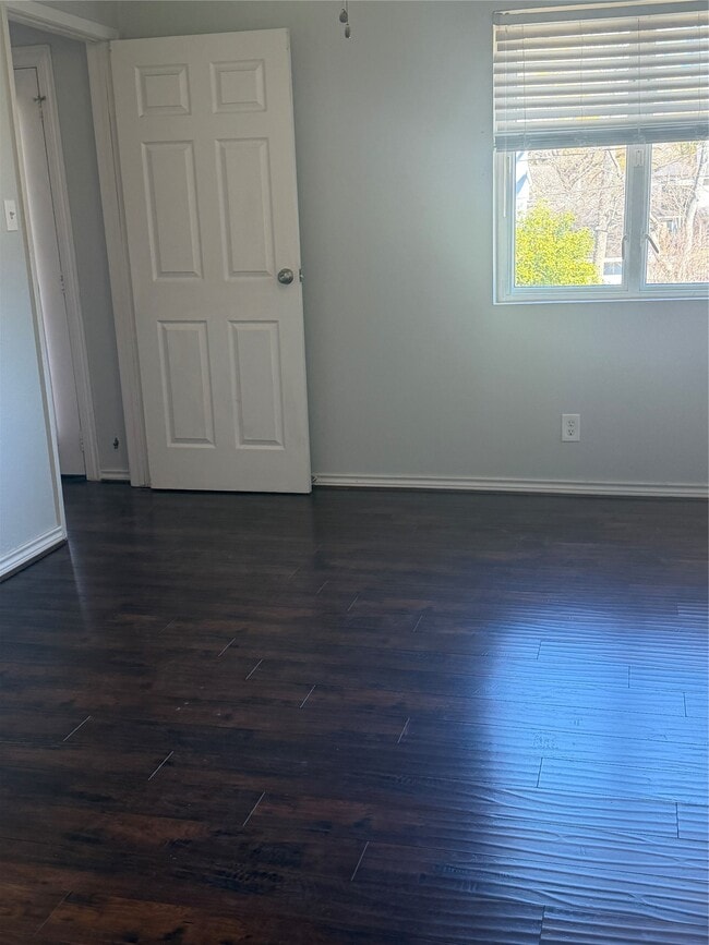 Foto del edificio - 732 Memorial Mews St