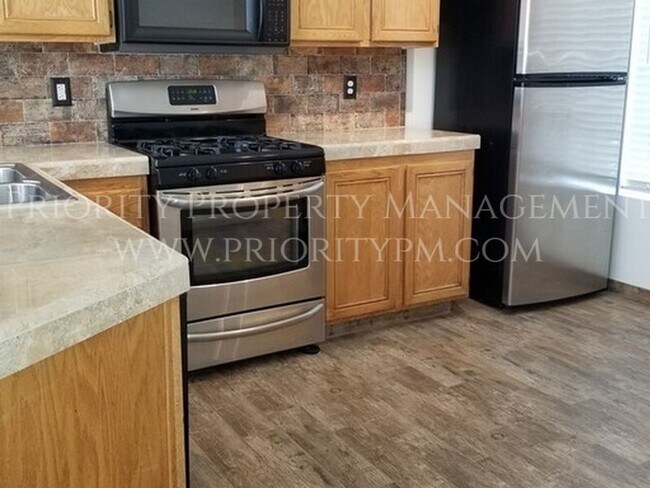 Foto del edificio - 5805 Briar Rose Ln