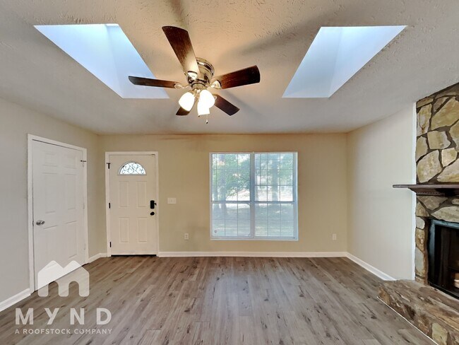 Foto del edificio - 2309 Chestnut Log Dr