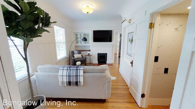 Building Photo - 6108 Hillegass Ave