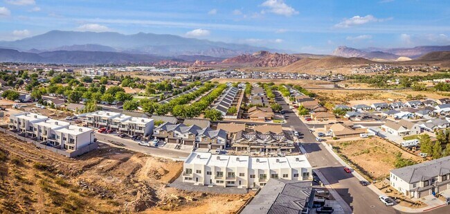 Foto del edificio - BRAND NEW HURRICANE TOWNHOME! Price Reduced!