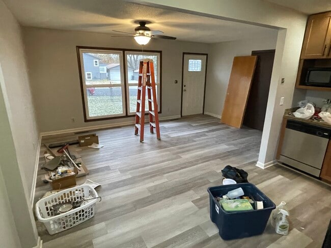 Building Photo - 4901 Schubert St