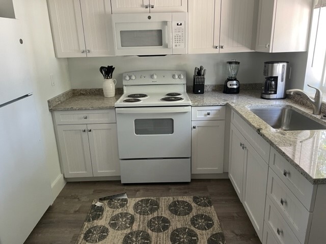 Kitchen - 805 Live Oak Rd