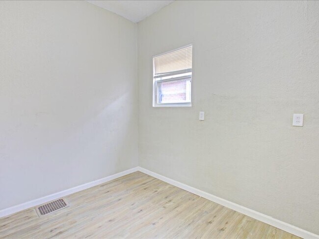 Foto del edificio - 6730 Vermont Ave