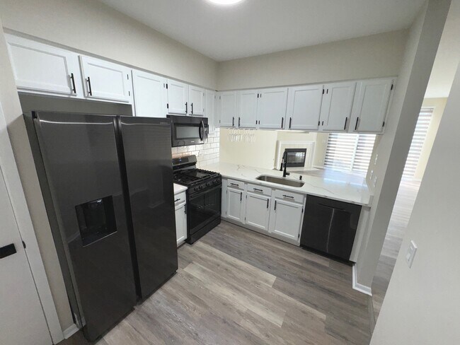 Building Photo - 546 Woodhaven Dr