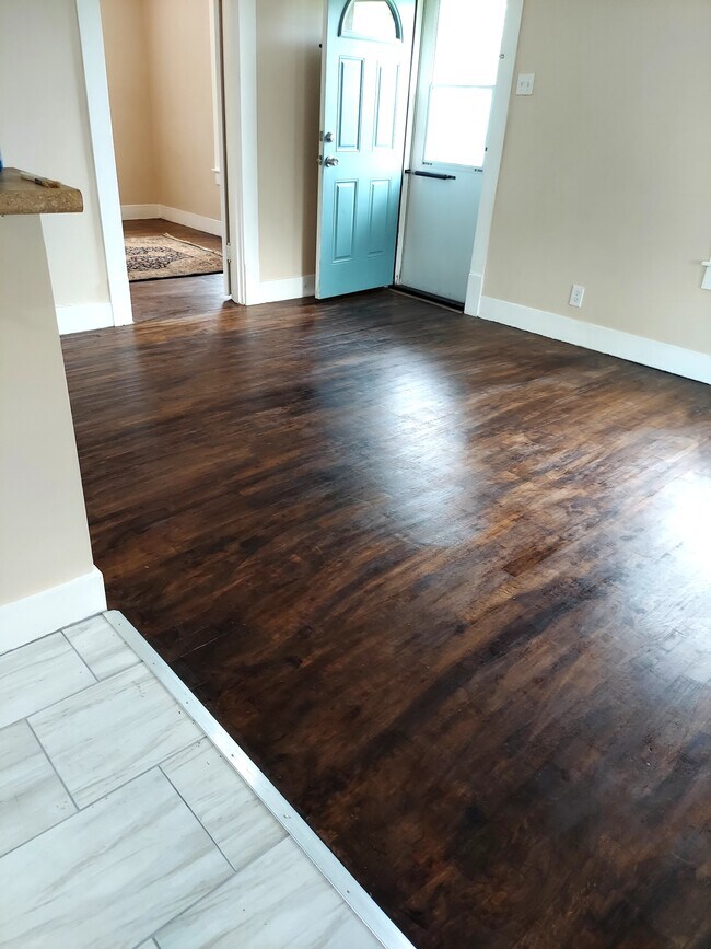 Building Photo - 1703 Chaffin St