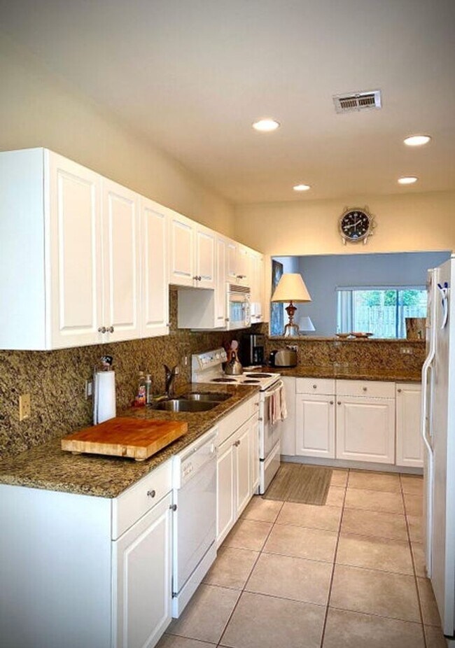 Foto del edificio - 619 NE 7th Ave