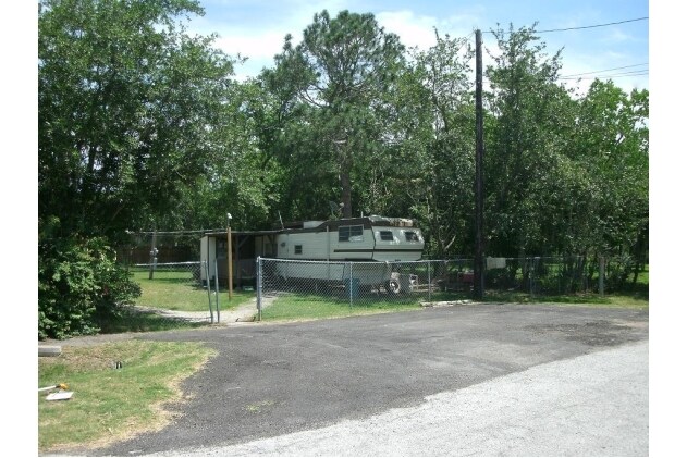RV space - 408 5th St