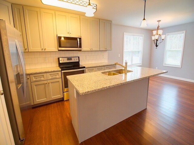 Building Photo - Beautiful 4 Bedroom 3 Bath Home In Chapel ...