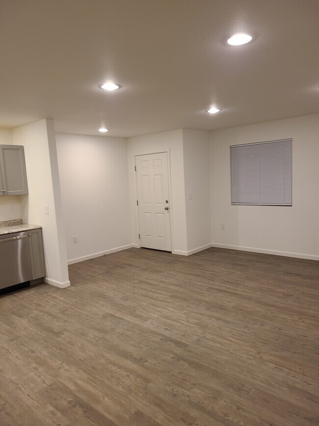 Foto del edificio - Duplex Right Side