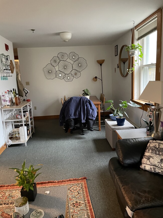 Building Photo - 120 Oak Ave