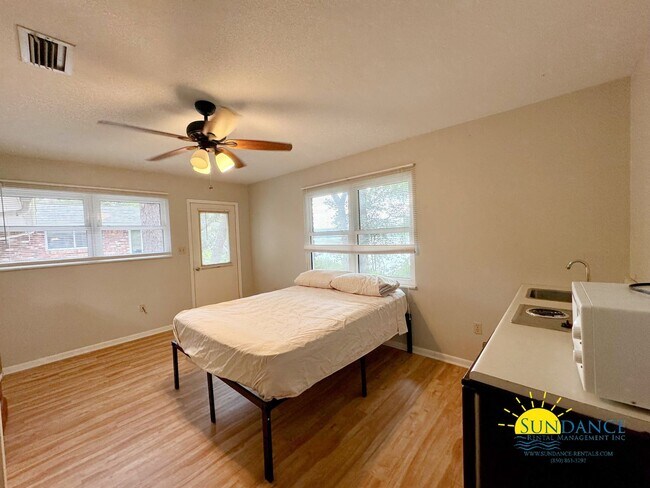 Building Photo - Waterfront mother-in-law suite, all utilit...