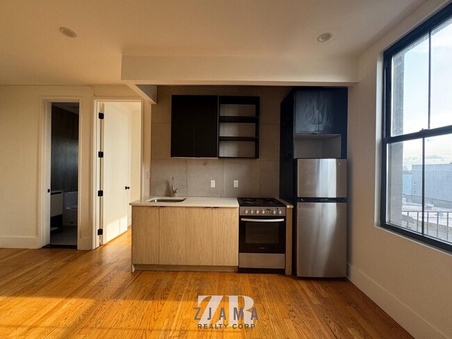 Building Photo - 1520 St Johns Pl