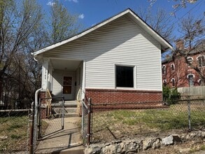 Building Photo - 1709 Francis St