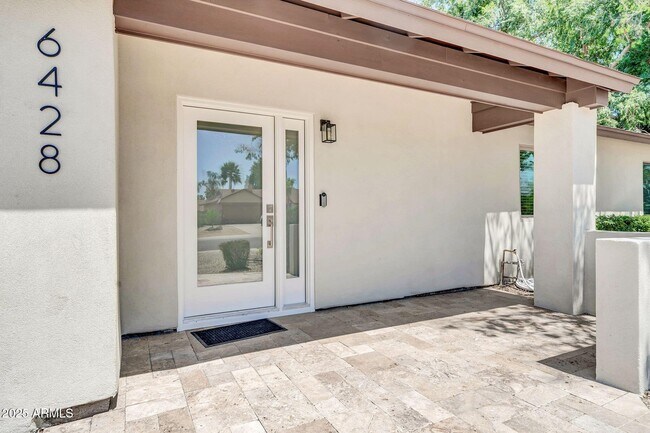 Building Photo - 6428 E Grandview Dr