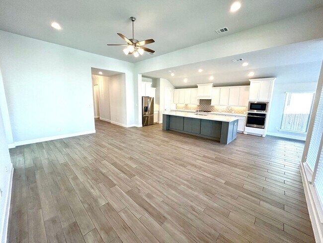 Foto del edificio - *COMING SOON* Lovely 4 Bedroom / 3.5 Bath ...