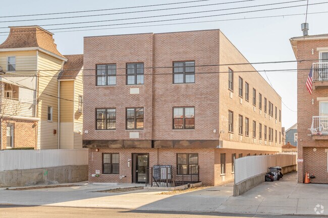 Building Photo - 1654 84th St