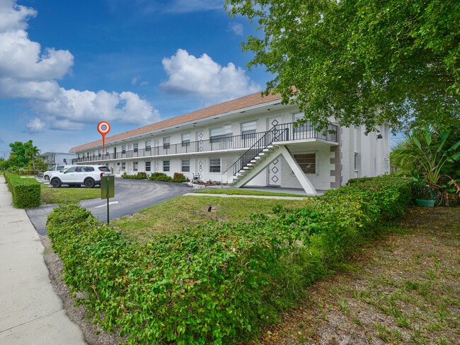 Foto del edificio - 227 Castlewood Dr