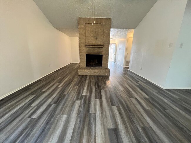 Building Photo - 5436 Parkridge Dr