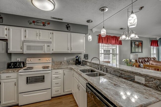 Foto del edificio - 549 White River Dr