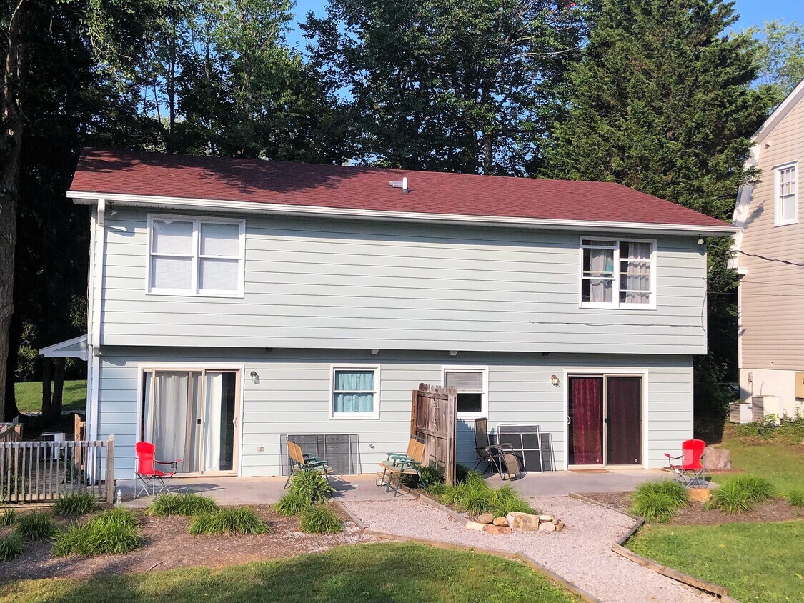 904 S Main St, Blacksburg, VA 24060 Townhome Rentals in Blacksburg VA