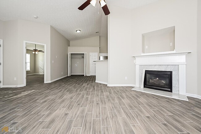 Foto del edificio - 150 Saddlebrook Dr