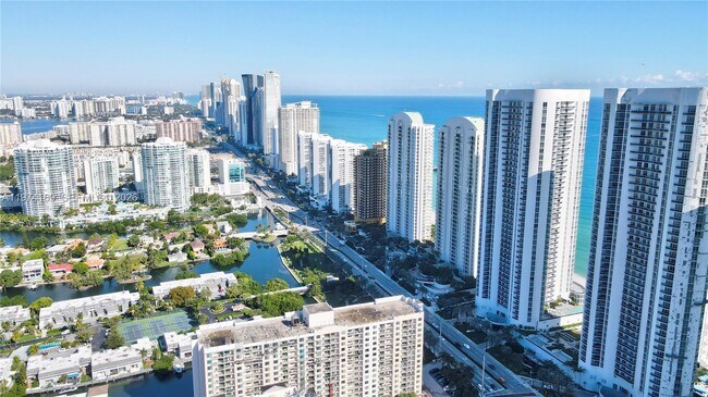 Foto del edificio - 16001 Collins Ave