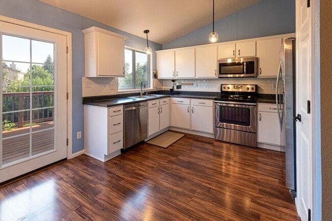 Building Photo - Wonderful 4-bed, 3-bath home adjacent to walking paths and parks