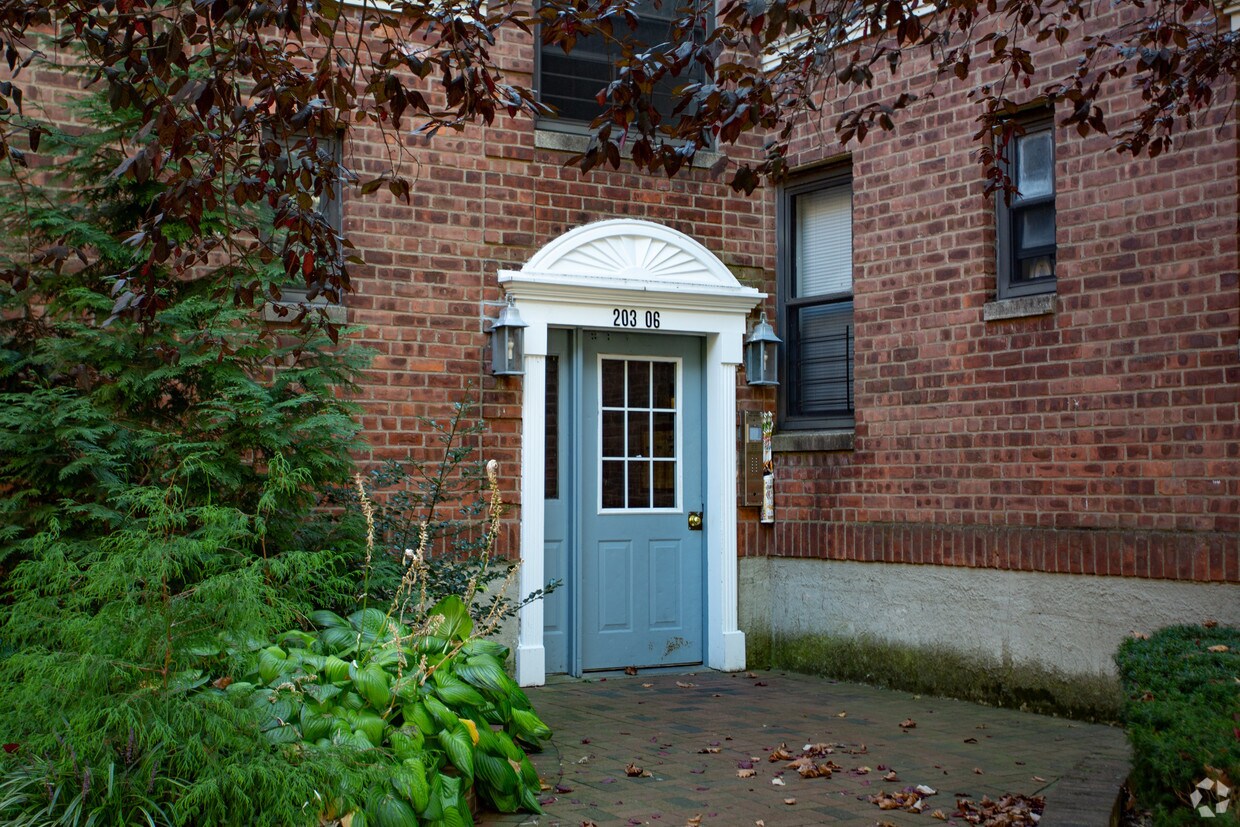 Building Photo - 20306 43rd Ave