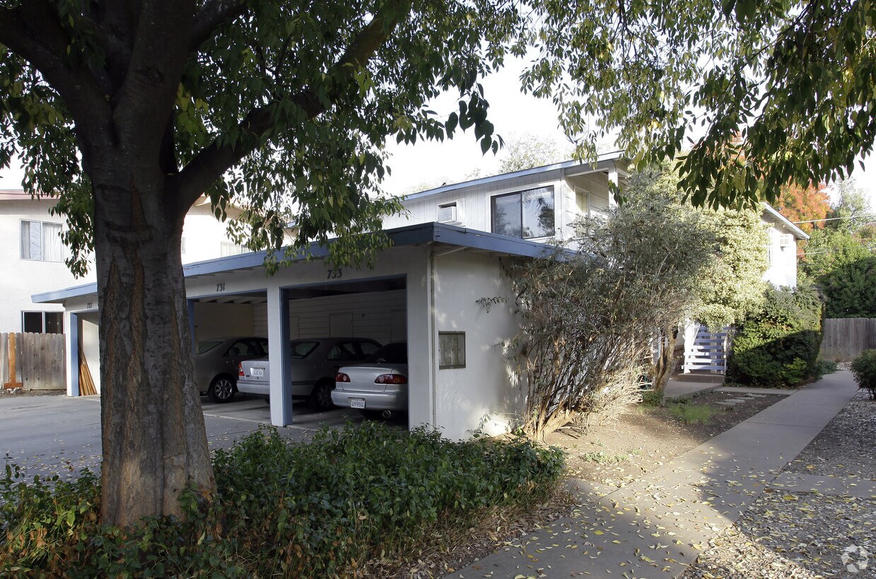 Building Photo - 727-733 10th St