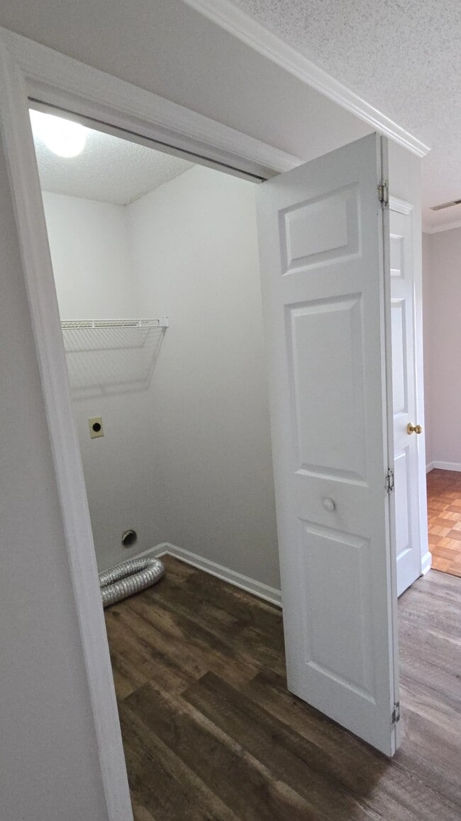Building Photo - 7908 Eldin Way