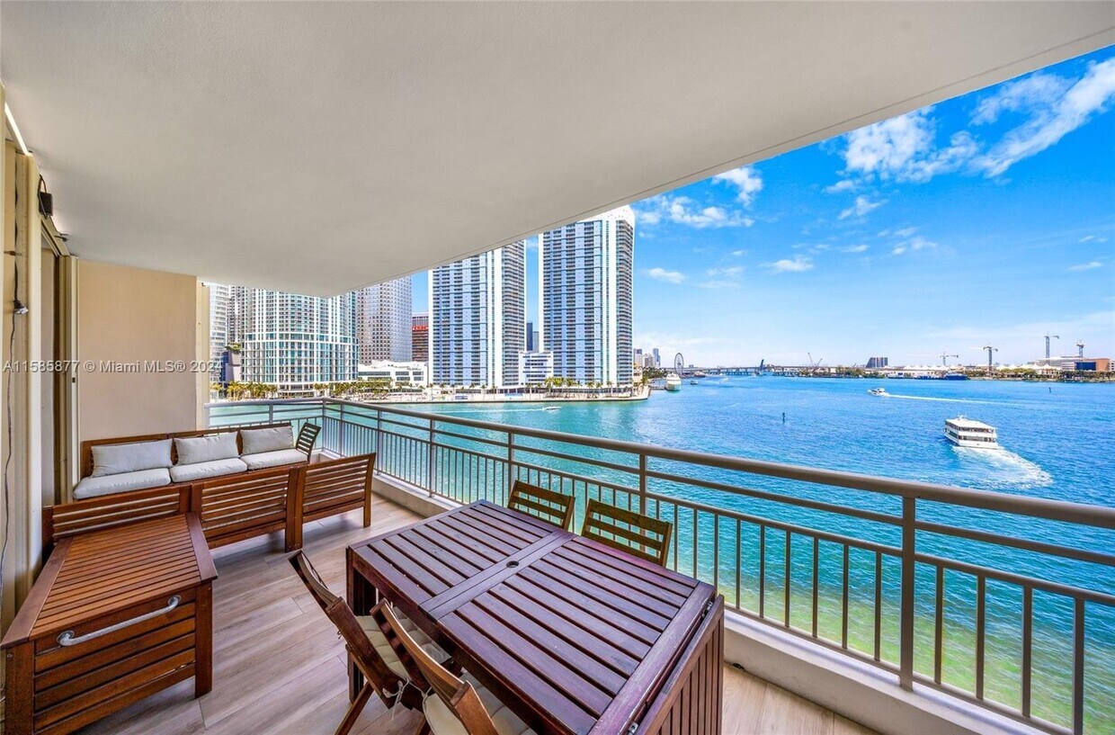 Foto principal - 888 Brickell Avenue Apt #708, Miami, FL 33...
