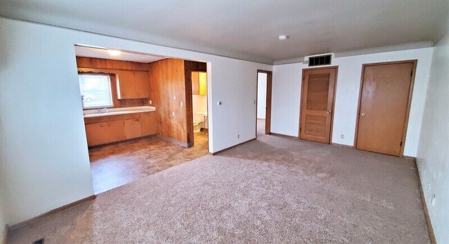 Building Photo - 138 33rd St Dr SE