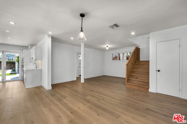 Building Photo - 854 25th St