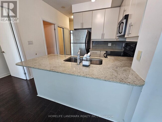 Building Photo - 18 Harbour St