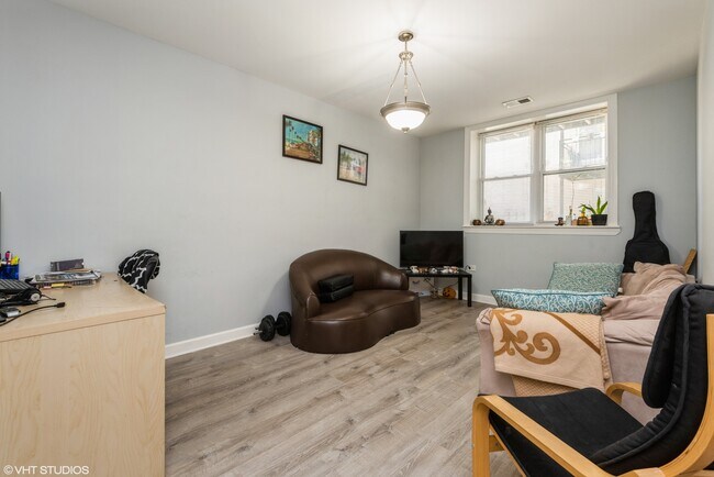 Foto del edificio - 4018 N Albany Ave