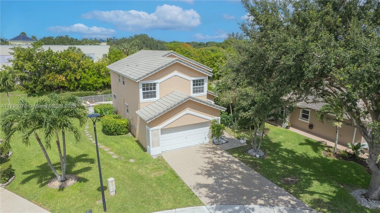 Foto principal - 7423 NW 70th Ave