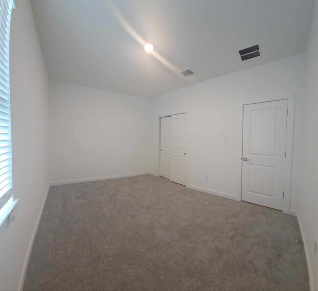 Building Photo - 8442 Bay Oaks Dr