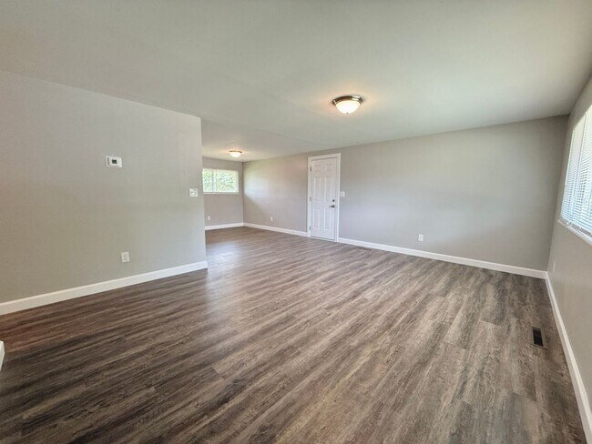 Building Photo - 4426 Lesher Dr