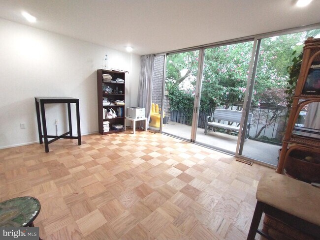 Foto del edificio - 385 O St SW