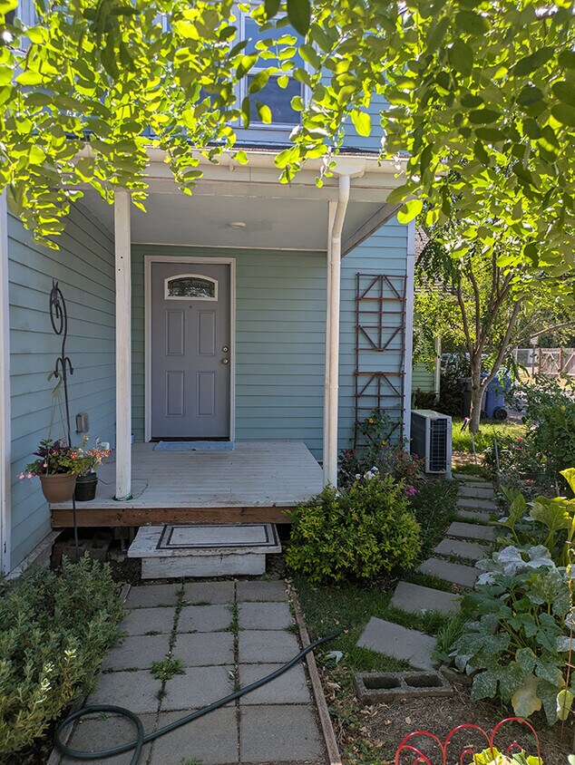Foto principal - 4185 Monroe Ave NE