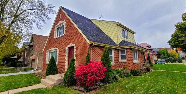 Building Photo - 2705 N Carlton Pl
